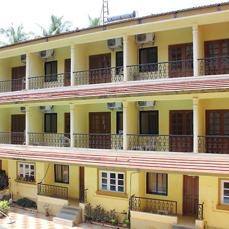 Oyo 7333 V Palms Hotel Candolim Exterior photo