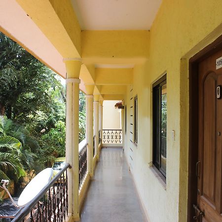 Oyo 7333 V Palms Hotel Candolim Exterior photo