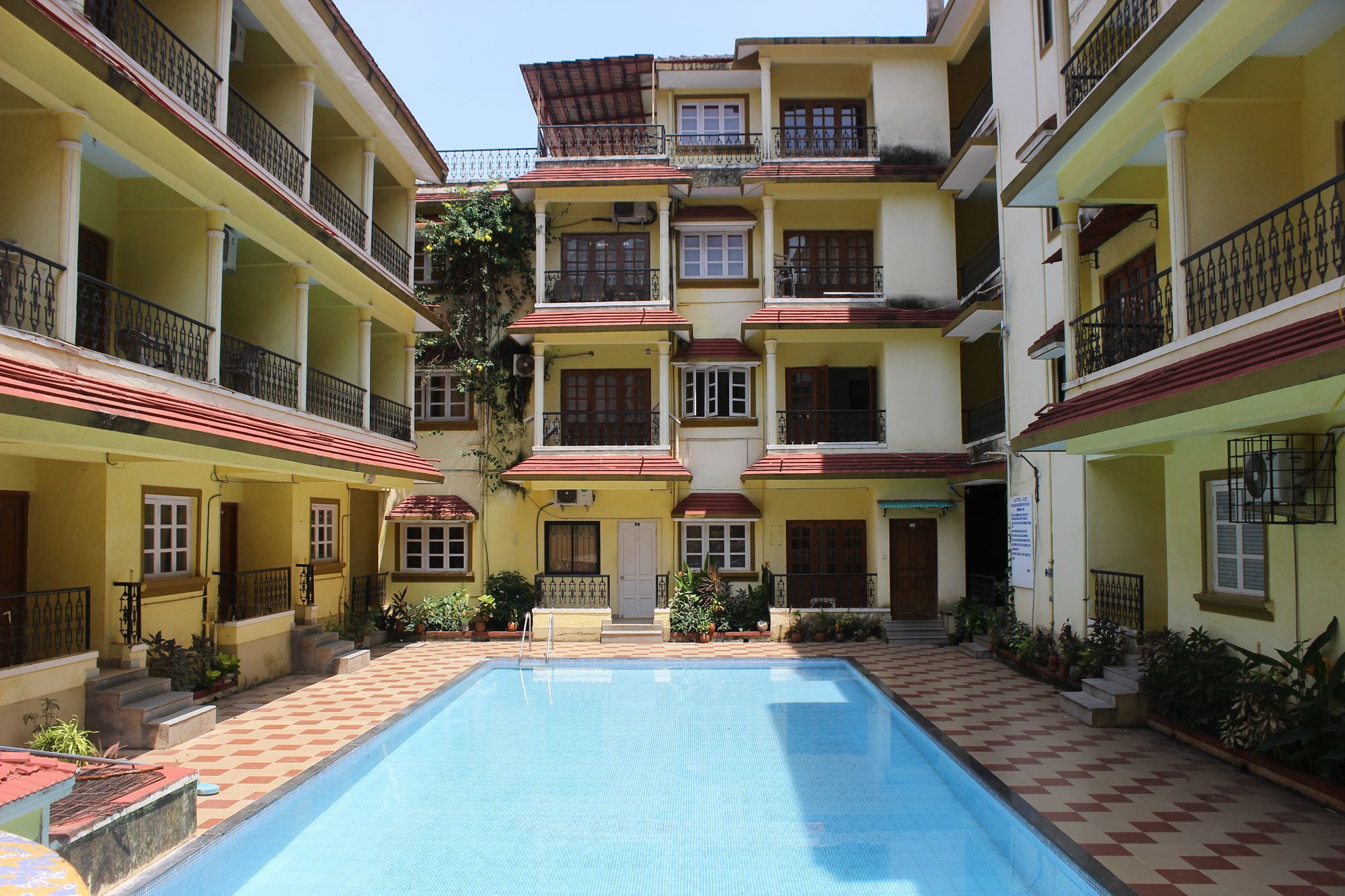 Oyo 7333 V Palms Hotel Candolim Exterior photo