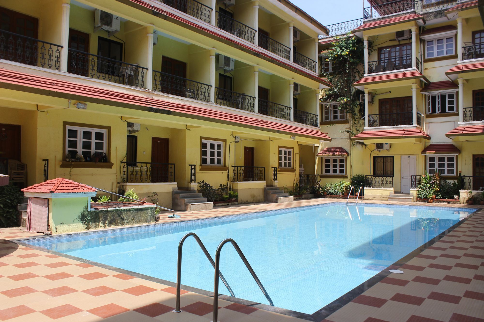 Oyo 7333 V Palms Hotel Candolim Exterior photo